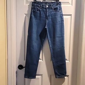 Womans size 6 American Eagle Mom jeans